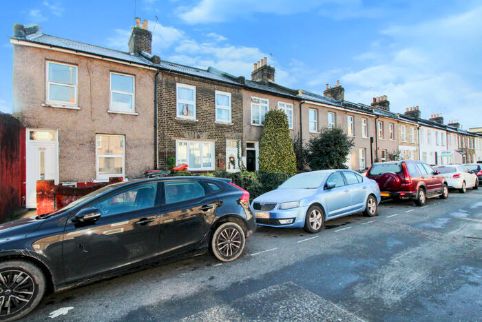 3 Bedroom End Of Terrace House To Rent In Sylvan Road, Forest Gate, E7