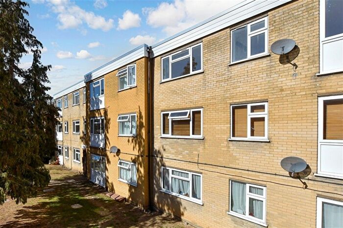 2 Bedroom Flat For Sale In Ross Road, Wallington, Surrey, SM6
