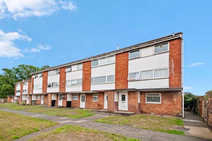 2 Bedroom Flat For Sale In Harrogate Court, Langley, SL3