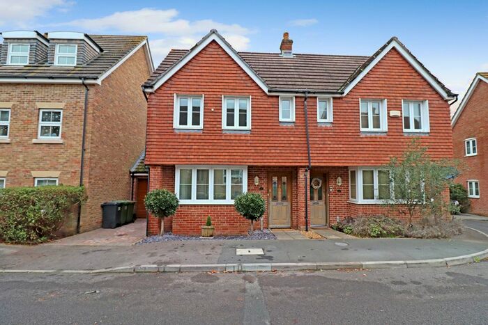 3 Bedroom Semi-Detached House To Rent In Lyons Place, Hedge End, Southampton, SO30
