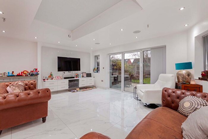 4 Bedroom Terraced House For Sale In Beverley Gardens, Cranbrook Drive, Maidenhead, Berkshire, SL6