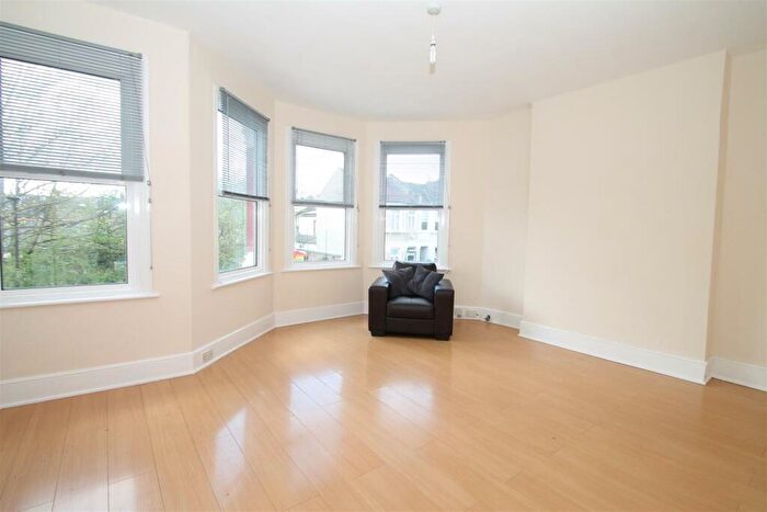2 Bedroom Flat To Rent In Frobisher Road, Turnpike Lane, N8