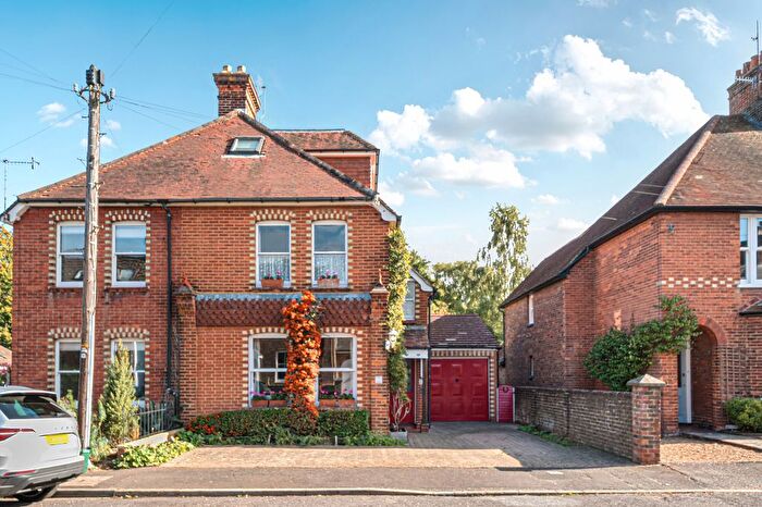 3 Bedroom Semi-Detached House For Sale In Eastwood Road, Bramley, GU5