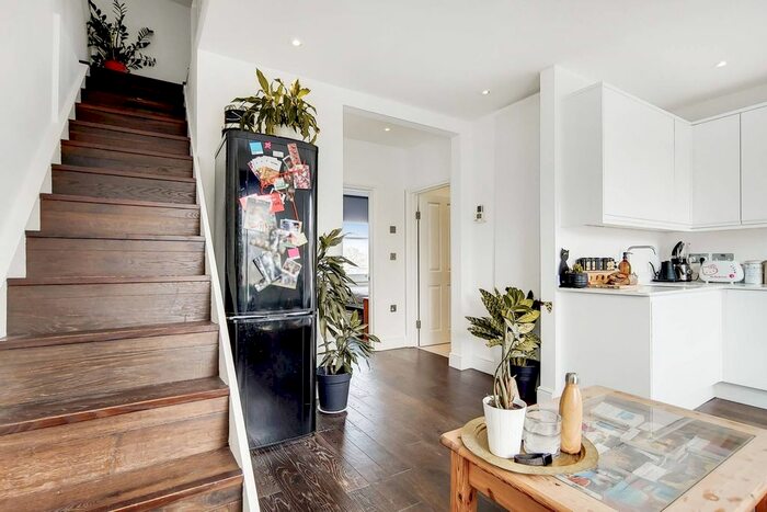 2 Bedroom Maisonette To Rent In Gillespie Road, Arsenal, London, N5