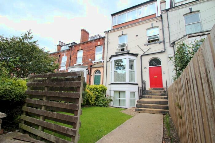 1 Bedroom Flat To Rent In Victoria Terrace, Leeds, West Yorkshire, Uk, LS3