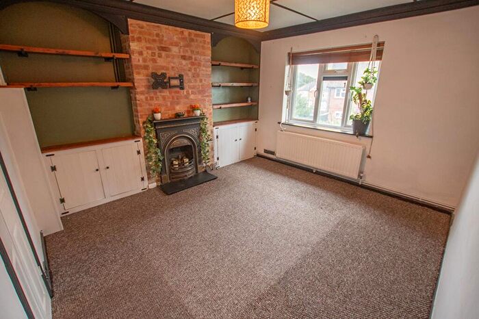 2 Bedroom Flat To Rent In Sandfields, Send, GU23