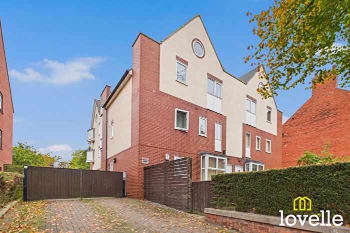 2 Bedroom Flat For Sale In South Lane, Hessle, East Riding Of Yorkshire, HU13