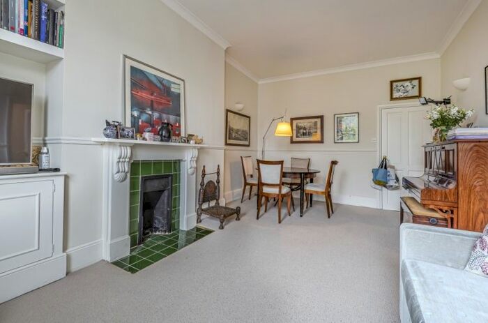 2 Bedroom Flat To Rent In Sinclair Road, London, W14
