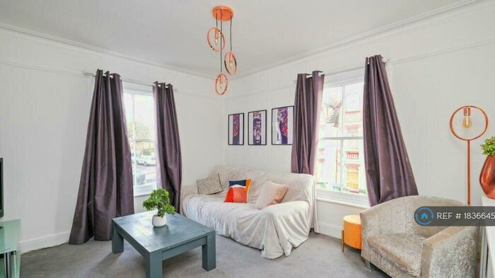 2 Bedroom Maisonette To Rent In Linden Crescent, Folkestone, CT19