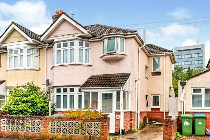 6 Bedroom Semi-Detached House To Rent In Merton Road, Southampton, Hampshire, SO17