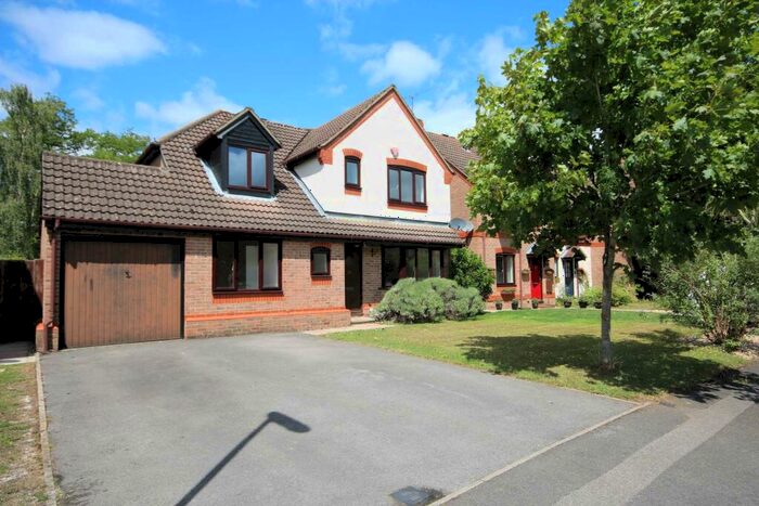 4 Bedroom Detached House To Rent In Oasthouse Drive, Ancells Farm, Fleet, GU51