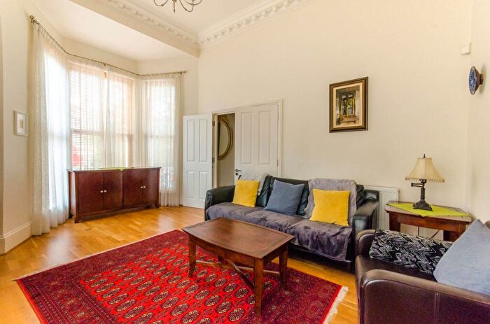 2 Bedroom Flat To Rent In Station Road, Barnet, EN5