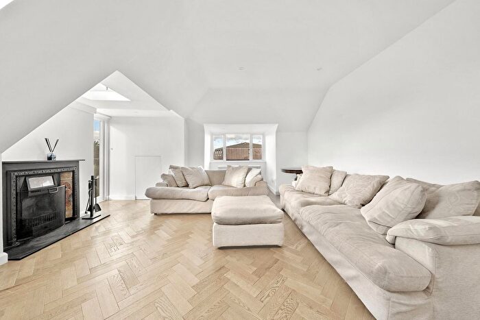 3 Bedroom Flat For Sale In Bycullah Road, Enfield, EN2