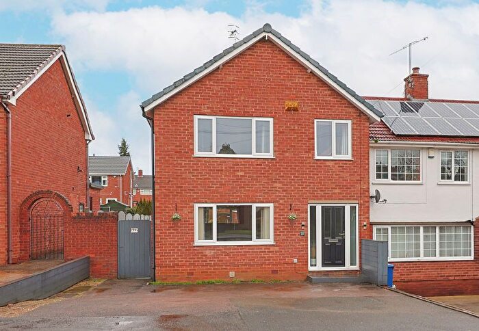 3 Bedroom Semi Detached House For Sale In Pennine Way, Brockwell, Chesterfield, S40