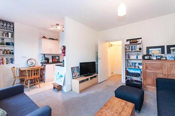 1 Bedroom Apartment To Rent In Beresford Road, Canonbury, N5
