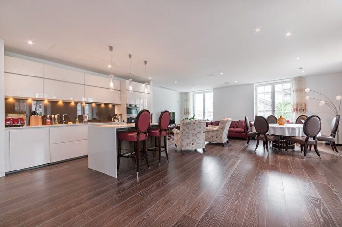 3 Bedroom Flat To Rent In Marconi House, Strand, WC2R