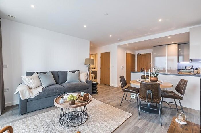 2 Bedroom Flat To Rent In Broadfield Lane, Camden, London, NW1