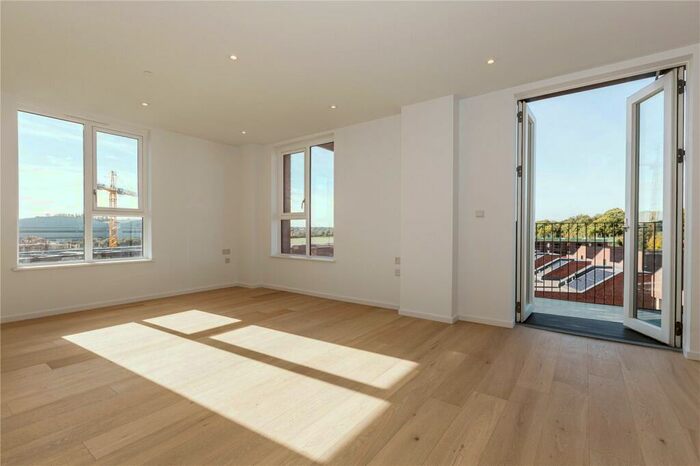 2 Bedroom Apartment To Rent In Fairlawn Avenue, Patchway, Bristol, BS34