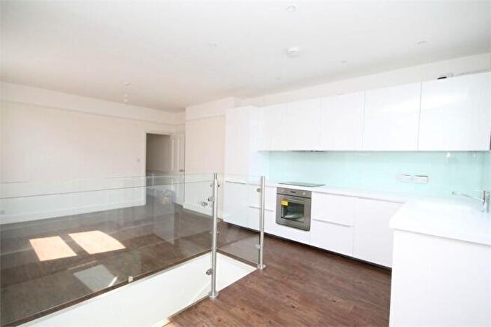 3 Bedroom Maisonette To Rent In Newton Road, Cricklewood, NW2