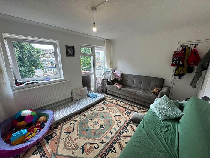 2 Bedroom Flat To Rent In St. Saviours Estate, London, Area, SE1
