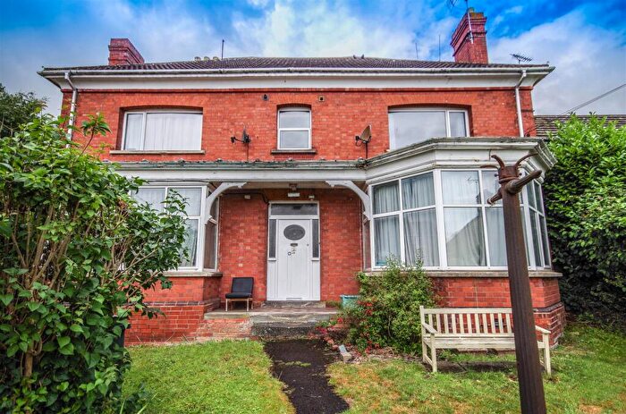 1 Bedroom Flat To Rent In Chapel Street, Cam, Dursley, Glos, GL11