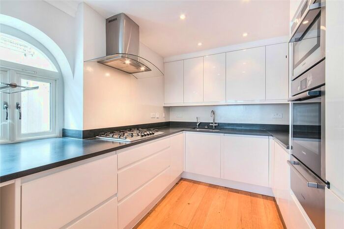 3 Bedroom End Of Terrace House To Rent In Westmoreland Terrace, Pimlico, London, SW1V