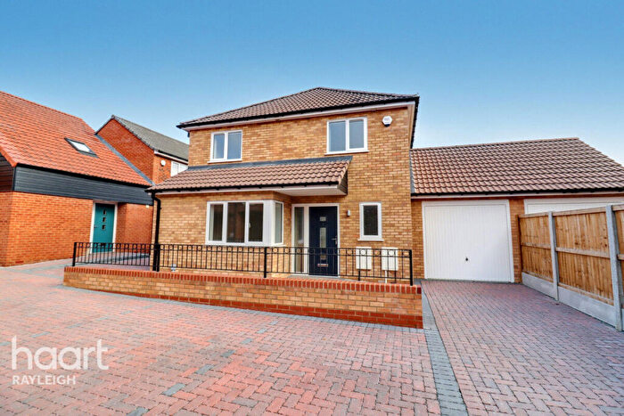 3 Bedroom Detached House For Sale In Fairview Crescent, Rayleigh, SS6