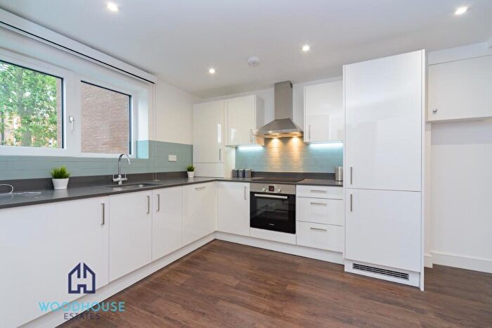 3 Bedroom Apartment To Rent In Goldington Crescent, London, NW1