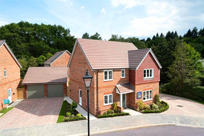 4 Bedroom Detached House For Sale In Woodlands Grove, Ottershaw, Chertsey, Surrey, KT16