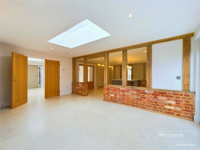 5 Bedroom Detached House For Sale In Islandstone Lane, Hurst, Reading, Berkshire, RG10