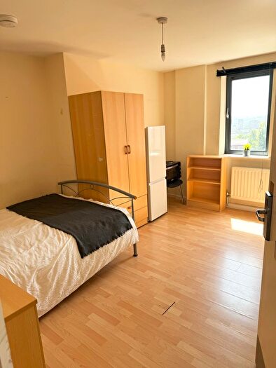 1 Bedroom Studio To Rent In Flat B, - Clarendon Road, LS2