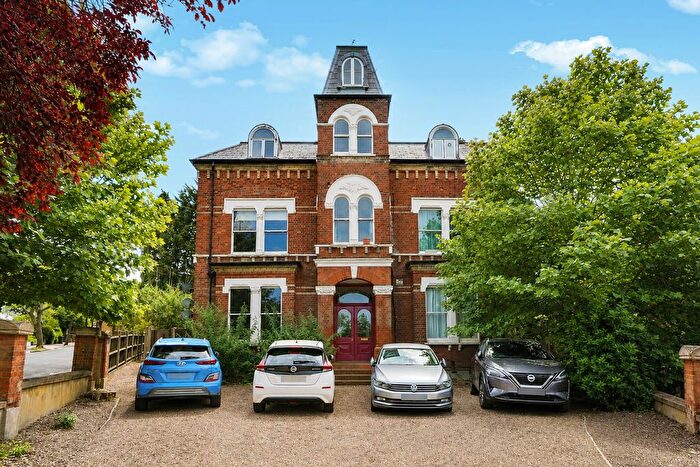2 Bedroom Flat For Sale In Birdhurst Road, South Croydon, CR2