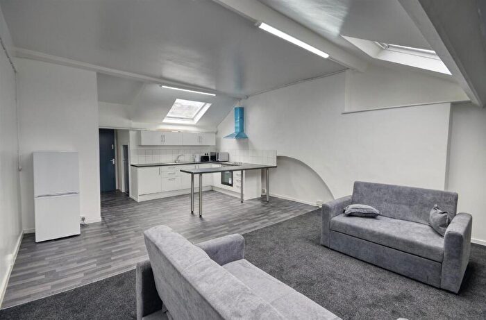 3 Bedroom Apartment To Rent In Large First Floor Flat, Darwen Street, Blackburn, BB2