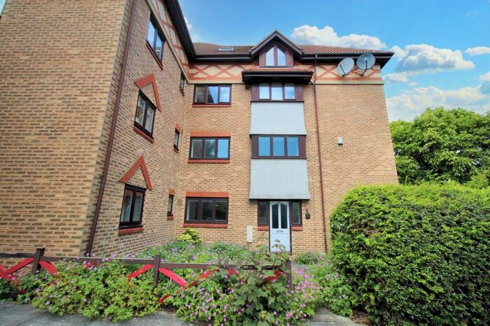 3 Bedroom Flat To Rent In Bellingham Court, Kenton, Newcastle Upon Tyne, Tyne & Wear, NE3