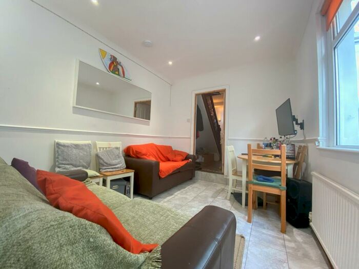 5 Bedroom Terraced House To Rent In Malefant Street, Cathays, CF24