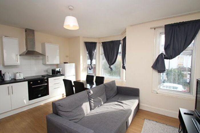 2 Bedroom Flat To Rent In Davidson Road, Croydon, CR0