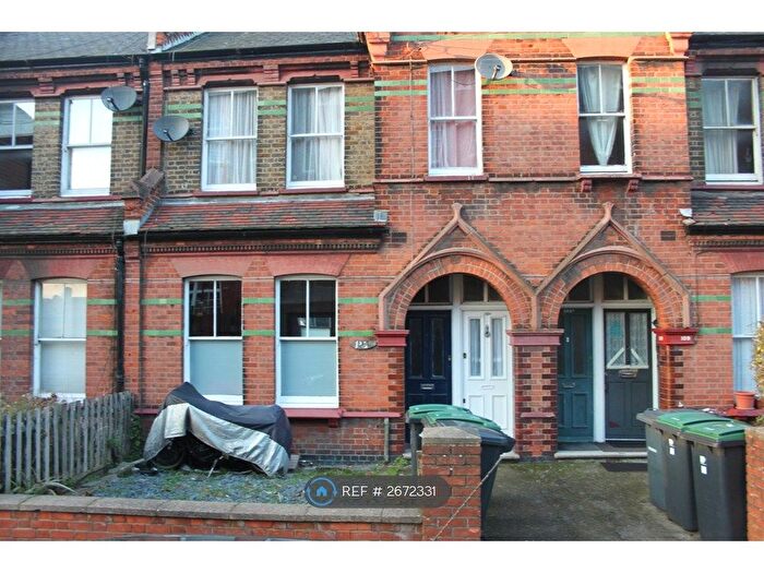 3 Bedroom Flat To Rent In Gladstone Avenue, London, N22
