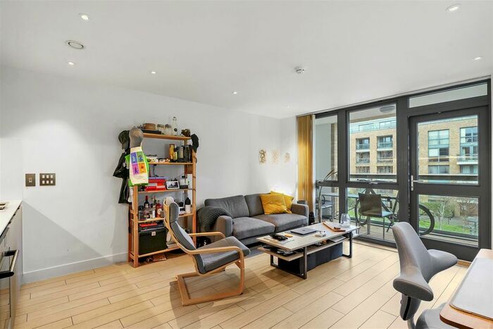 1 Bedroom Flat To Rent In Canalside Square, Angel, N1