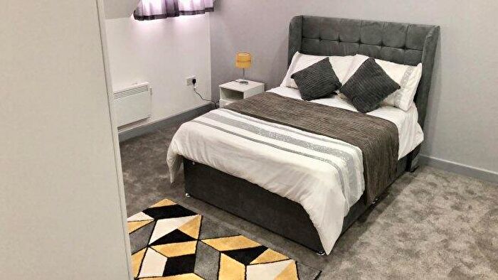 12 Bedroom Flat To Rent In Corporation Street, B4