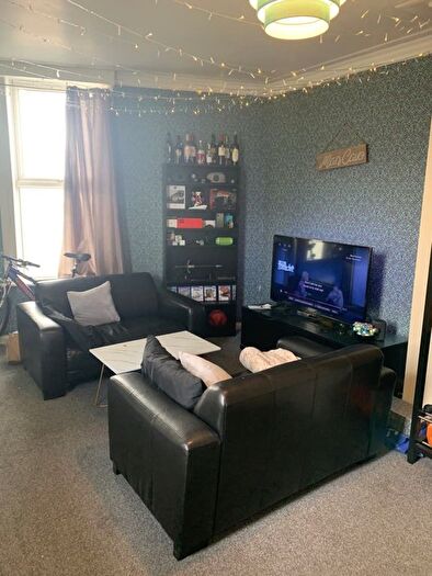 2 Bedroom Flat To Rent In Chapel Lane, Headingley, Leeds, LS6