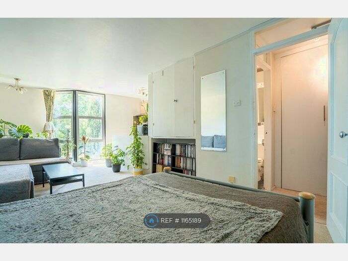 Studio To Rent In Wellesley Road, London, W4