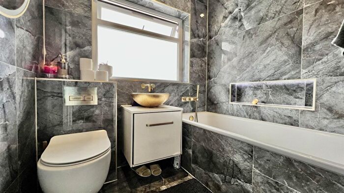 3 Bedroom Terraced House For Sale In Scotts Road, Southall, UB2