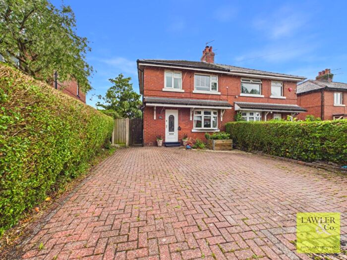 3 Bedroom Semi-Detached House For Sale In Boyds Walk, Dukinfield, Greater Manchester, SK16
