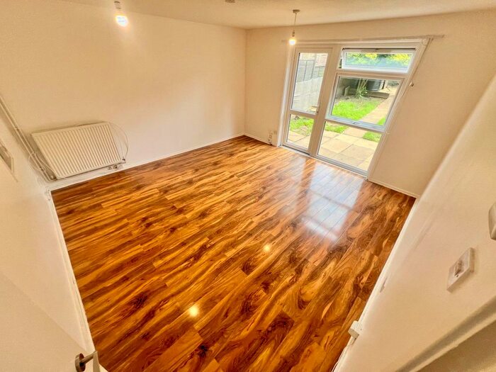 2 Bedroom Flat To Rent In Tower Field Square, Northampton, NN3