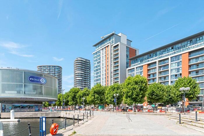 2 Bedroom Flat To Rent In Western Gateway, Royal Victoria Docks, E16
