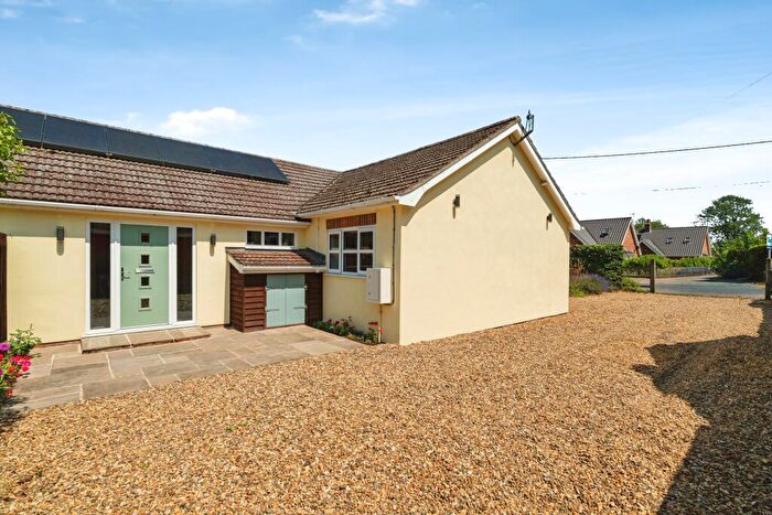 5 Bedroom Bungalow For Sale In Station Road, Norwich, NR15