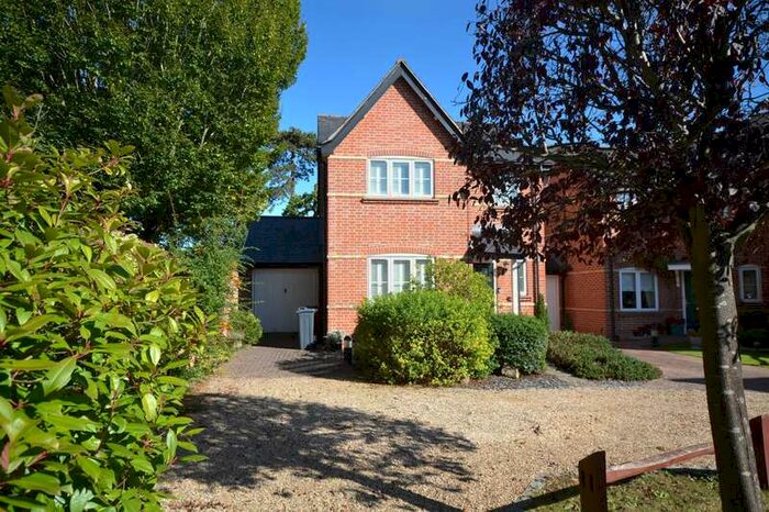 3 Bedroom Detached House To Rent In Bell Court, Emmer Green, Reading, RG4