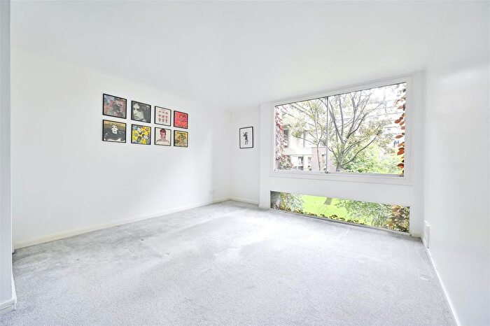 1 Bedroom Flat To Rent In Thomas More House, Barbican, London, EC2Y