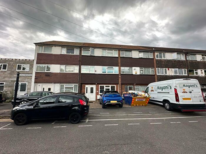 5 Bedroom Town House To Rent In Slough, Berkshire, SL2