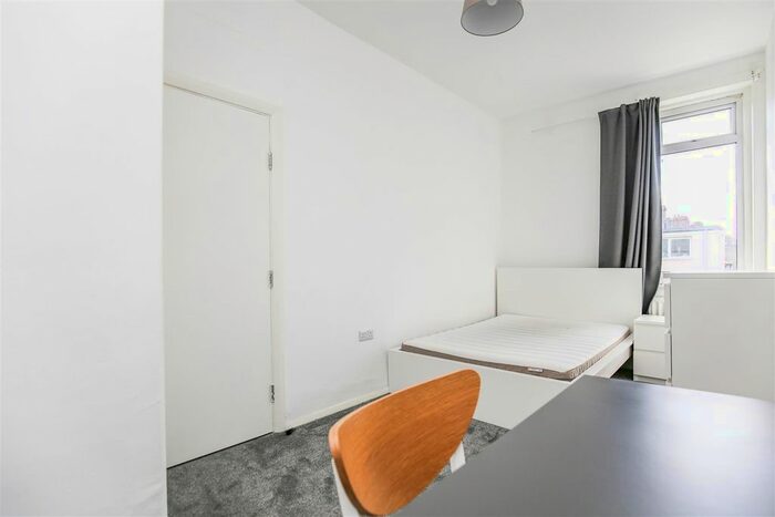 5 Bedroom Terraced House To Rent In Chillingham Road, Heaton, Newcastle Upon Tyne, NE6